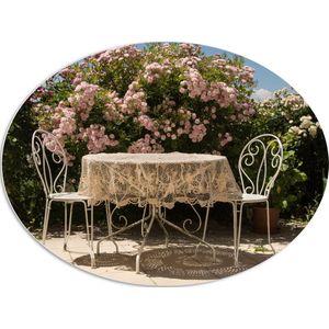 PVC Schuimplaat Ovaal - Tafel - Stoelen - Tafelkleed - Bloemen - 108x81 cm Foto op Ovaal (Met Ophangsysteem)