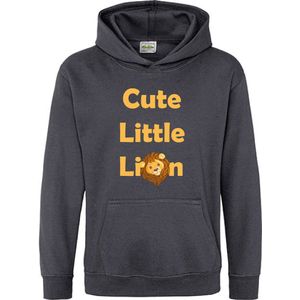 Pixeline Hoodie Cute Little Leeuw grijs 9-11 jaar - Leeuw - Pixeline - Trui - Stoer - Dier - Kinderkleding - Hoodie - Dierenprint - Animal - Kleding