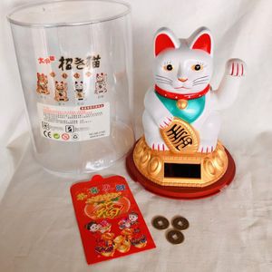 Geluksbrenger zwaaiende kat- Japanse gelukskat-Het geluks katje ""maneki neko."" Solar light .Kunststof. wit 19x15cm L