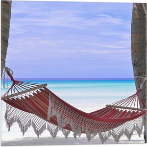 WallClassics - Vlag - Rode Ibiza Hangmat op Tropisch Strand - 50x50 cm Foto op Polyester Vlag