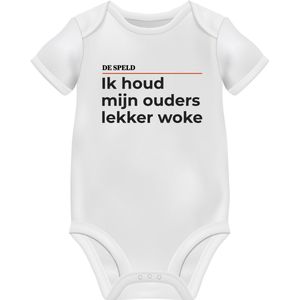 De Speld - Romper met print - Maat 68 - 'Ik houd mijn ouders lekker woke' - Wit