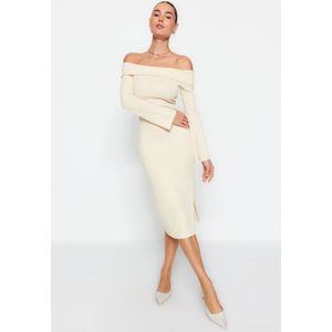 Trendyol Zwarte Nauwsluitende, Zachte, Gestructureerde Midi-Stretch Gebreide Kokerjurk Met Madonna-Kraag Twoaw24El00803