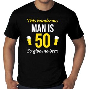 Grote maten verjaardag t-shirt 50 jaar - this handsome man is 50 give beer - zwart - heren - vijftig cadeau shirt XXXL
