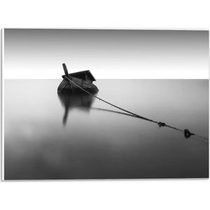 WallClassics - PVC Schuimplaat- Zinkende Houten Boot op Meer (zwart-wit) - 40x30 cm Foto op PVC Schuimplaat