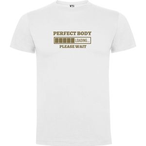 Wit T-Shirt met “Perfect body Loading... Please Wait“ Afbeelding Goud Maat XL