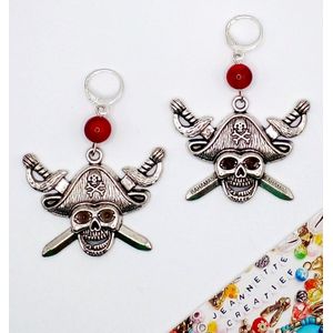 Jeannette-Creatief® - Halloween - Skull Pirate - Carnaval - Piraten - Oorhangers - Oorbellen - Oorbellen Dames - Oorringen - Rode oorbellen - Piraten - Piraat - Fright Night - Scary - Piraten - Carnaval Oorbellen - Halloween accessoires