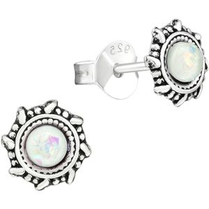 Aramat Jewels - Opaal Serie - Oorbellen - 925 Zilver - Witte Opaal - 6mm - Elegante Zilveren Oorbellen - Chic Accessoire - Sieraden voor dames -Opaal oorknopjes - Cadeau tip - Feestdagen