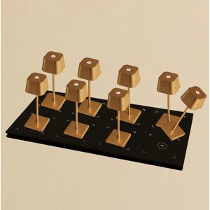 Tavellio Professional – Voordeel Set – Tafellamp Sarphati Goud (8x) & Draadloos Oplaadstation – Tot 60 Branduren - Draadloos Opladen – USB-C & Qi Technologie – IP54 – Voor Horeca, Terras & Interieur