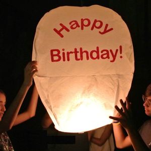 Witte wens ballon HAPPY BIRTHDAY, papieren vliegende ufo zweef lantaarn, wensballonnen  wens ballon wensballon: VOLANTERNA®