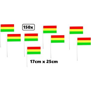 150x Zwaaivlaggetje 50 cm. op stok rood/geel/groen 17 x 25 cm - zwaai vlaggetje Carnaval thema feest vlag stok vlaggen festival zwaai