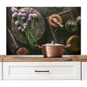 Spatscherm keuken 100x65 cm - Kookplaat achterwand Bieslook - Keuken - Vijzel - Rustiek - Kruiden - Paars - Muurbeschermer - Spatwand fornuis - Hoogwaardig aluminium