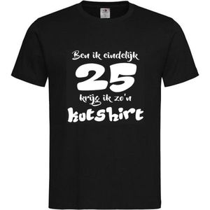 T-shirt Unisex Volwassenen Lol - carnaval - kermis - feestje - grappig - verjaardag Tekst ""Ben ik eindelijk 25 krijg ik zo'n kutshirt"" Op Voorkant | korte mouw | Zwart/wit | maat L