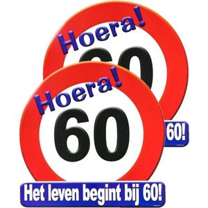 2x stuks hulde stopbord decoratie 60 jaar - 50 x 50 cm - Feestartikelen/versiering verjaardag leeftijden - Verkeersbord