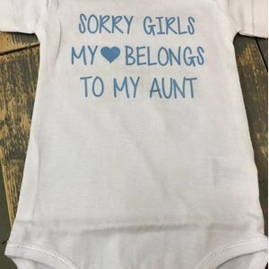 Baby Rompertje met tekst | sorry girls my heart belongs to my aunt |korte mouw | wit met zwart | maat 74/80