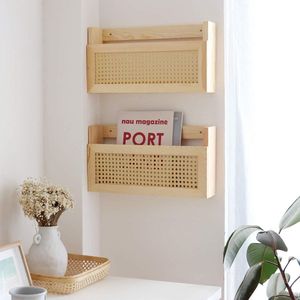 Wandgemonteerde tijdschriftenstandaard met PE rotan rooster - 44 x 24 x 10 cm - krantenhouder - wandorganizer - entree woonkamer - wachtkamer - kinderkamer - kantoor - houtkleur tijdschriftenhouder wand