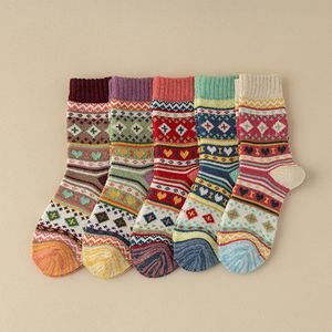 5 paar dikke, warme gebreide sokken tot halverwege de kuit van een Noorse wolmix en kasjmier