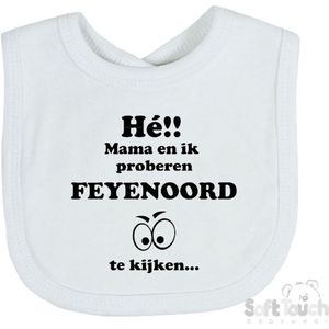 Soft Touch Slabbetje ""Hé!! Mama en ik proberen FEYENOORD te kijken.."" Unisex Katoen Wit/zwart Afmeting 33 x 22 Cm