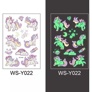 Akyol - Glow in the dark stickers- Glow in the dark unicorns - Glow in the dark tattoo - unicorn tattoe - unicorn glow in the dark tattoo – Unicorn stickers – Eenhoorn – stickers – Unicorn - Set 8 stuks – Paard– Decoratie – Glow in the