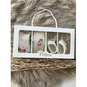 Babyaccessoires-geschenken set -geschenkdoos-doopsel-haarband-pantoffels-panty-babymeisjes-doopsel-kraamcadeau-roze bloem tule parels-0 tem 6 maanden