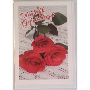 Hartelijk gefeliciteerd! Een mooie kaart met drie rode rozen die op muzieknoten liggen. Een leuke wenskaart om zo te geven of om bij een cadeau te voegen. Een dubbele wenskaart inclusief envelop en in folie verpakt.