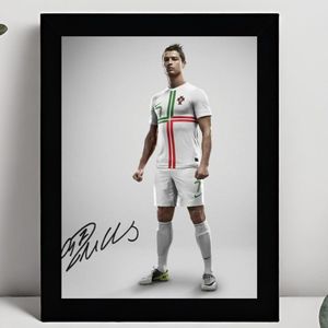 Cristiano Ronaldo Ingelijste Handtekening – 15 x 10cm In Klassiek Zwart Frame – Gedrukte handtekening – Manchester United - Juventus - Real Madrid - Goat of Football - Voetbal - Portugal