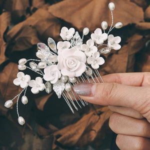 Elegante haarkam voor bruiden - Zilveren bloem met strass haaraccessoires
