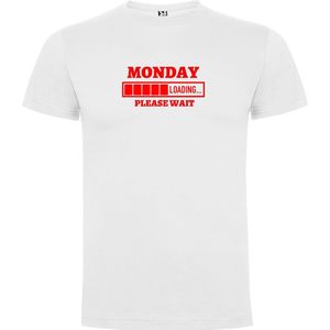 Wit T-Shirt met “ Monday Loading / Opladen voor de Maandag “ Afbeelding Rood Maat S