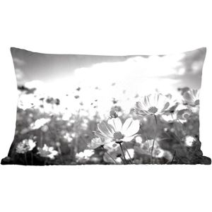 Sierkussens - Kussentjes Woonkamer - 50x30 cm - Bloemen - Wei - Paars - Gras - Wit - Wolken - Blauw