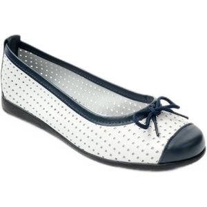 Comfort wijde ballerina's van geperforeerd leer