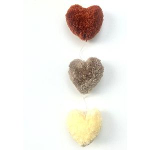 Luna-Leena duurzame hartjes slinger - terra & zand - 6x harten verticaal - 100% zachte wol - hand gemaakt in Nepal- hearts garland - love - liefde - babyshower - geboorte - valentijn - feest - jubileum - afscheid - verjaardag - cadeau - moederdag