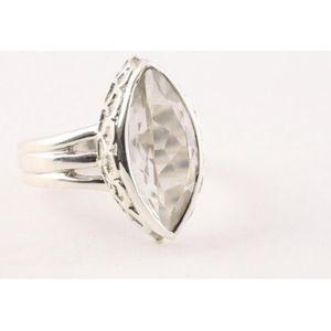 Zware bewerkte zilveren ring met bergkristal - maat 19