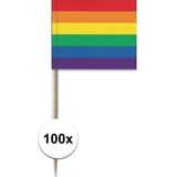 100x Cocktailprikkers regenboog vlag 8 cm vlaggetje decoratie - Wegwerp prikkertjes - Gay Pride thema