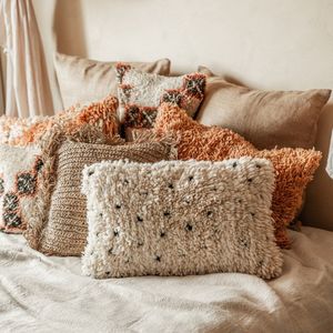 Berber kussenhoes sprinkle met liefde gemaakt van Marokkaanse wol