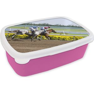 Broodtrommel Roze - Lunchbox - Brooddoos - Paarden - Racebaan - Zand - 18x12x6 cm - Kinderen - Meisje