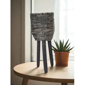 bloempot van zeegras op poten black