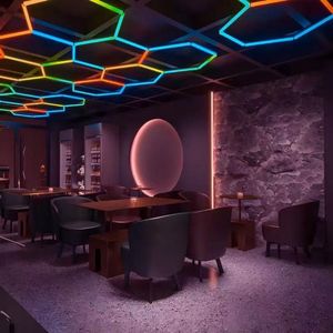 RGB + APP 4,85 x 2,44 meter Hexagon LED Verlichting - Hexagon LED Lamp - Kapper verlichting Barber Led Panelen - Garage Verlichting - Auto Verlichting - Vervormbare Wandpanelen - Salon - Detail Verlichting - Honinggraat lamp - RGB - Led - Luxe