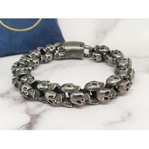 Mei's | Chained The Skulls armband | polsmaat 19,5 cm / armband mannen / schakelarmband mannen / Gothic sieraad / gothic armband | Stainless Steel / 316L Roestvrij Staal / Chirurgisch Staal | zwart