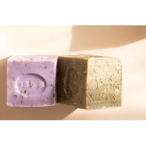 ECOCERT 2 stuks Geurende Marseillezepen LAVENDEL en MUNT - vierkanten zeep blokken -haar en huid - 2x150 gram