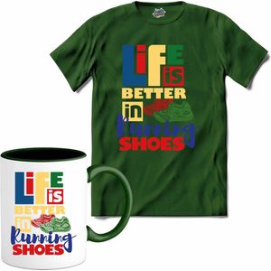 Life Is Better In Running Shoes | Hardlopen - Rennen - Sporten - T-Shirt met mok - Unisex - Bottle Groen - Maat L