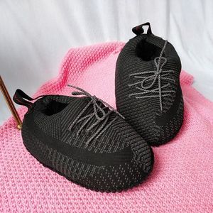 WVspecials Sneaker Sloffen zwart - Sloffen - Pantoffels - Yeezy sloffen - Zwart - Comfortabel - Maat 35/42 One Size - Unisex - Winter - Black Friday - Sinterklaas