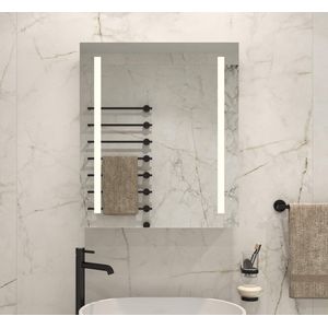 Aluminium badkamer spiegelkast met directe verlichting links rechts, spiegelverwarming, stopcontact inclusief USB, make-up spiegel en sensor schakelaar 60×70 cm