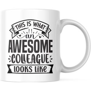 Grappige Mok met tekst: This is what an awesome colleague looks like | Grappige Quote | Funny Quote | Grappige Cadeaus | Grappige mok | Koffiemok | Koffiebeker | Theemok | Theebeker