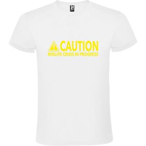 Wit T-Shirt met “ Caution Midlife Crisis in Progress “ tekst Neon Geel Size XXL