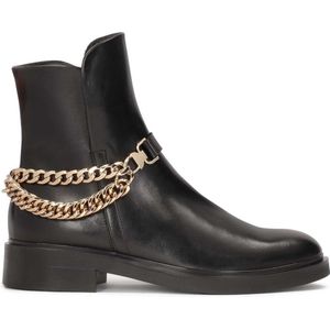 Flat boots with detachable chain strap