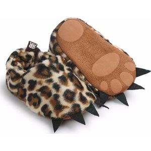 Babyslofjes Luipaardprint - 0-6 maanden - grappige babysloffen - schoenmaat 15-18 - kraamcadeau - baby - anti-slip - zachte fleece stof - zoollengte 11 cm.