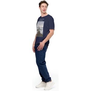 Caspar David Friedrich 'De Wandelaar boven de Nevelzee' (""Wanderer Above the Sea of Fog"") Beroemd Schilderij T-Shirt | Unisex Klassiek Kunst T-shirt | Navy | M