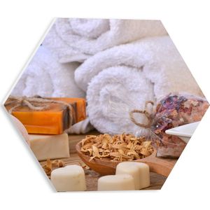 PVC Schuimplaat Hexagon - Wellness - Handdoeken - Bruisbal - Blaadjes - Badzout - Zeep - Touw - 30x26.1 cm Foto op Hexagon (Met Ophangsysteem)