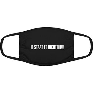 Te Dichtbij | staat | tekst | mondkapje | gezichtsmasker | bescherming | bedrukt | logo | Zwart mondmasker van katoen, uitwasbaar & herbruikbaar. Geschikt voor OV