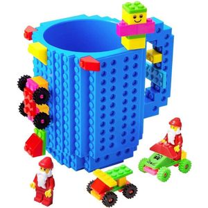 Build-on brick mug - Blauw - 350 ml - Creëer je eigen mok met bouwsteentjes - geschikt voor o.a. Lego en Duplo - BPA vrije beker voor kinderen en volwassenen - koffie thee limonade of andere dranken - pennenbeker - creatief accessoire voor op bureau.