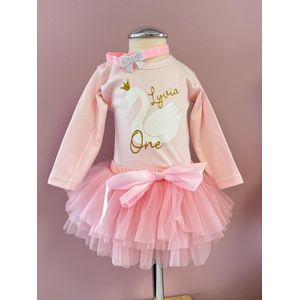 Verjaardag outfit meisje-verjaardag kleding kind-kleedje-tutu set roze-eigen naam-bloomer roze-eerste verjaardag-cakesmash kleding meisje-fotoshoot kleding kind-set Zwaan (mt 80)